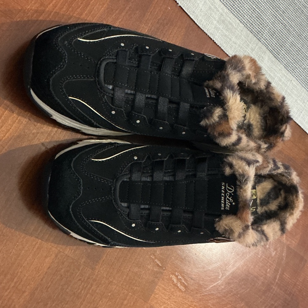 Skechers Black Sneakers with Brown Fur Lining